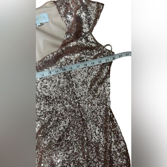 Theia | Kaylee Rose Gold Sequin Gown - Picture 6 of 9